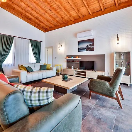 Iskenderun Sleeps 4 With Pool Air Con And Wifi Villa *