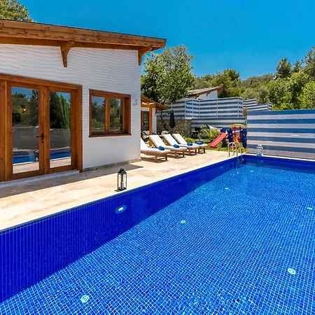 Iskenderun Sleeps 4 With Pool Air Con And Wifi