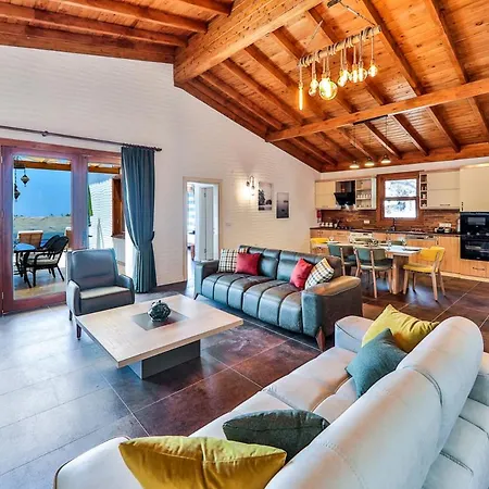 Villa Iskenderun Sleeps 4 With Pool Air Con And Wifi