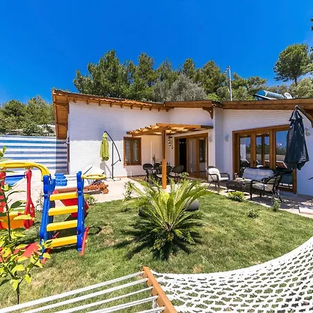 Iskenderun Sleeps 4 With Pool Air Con And Wifi Villa *